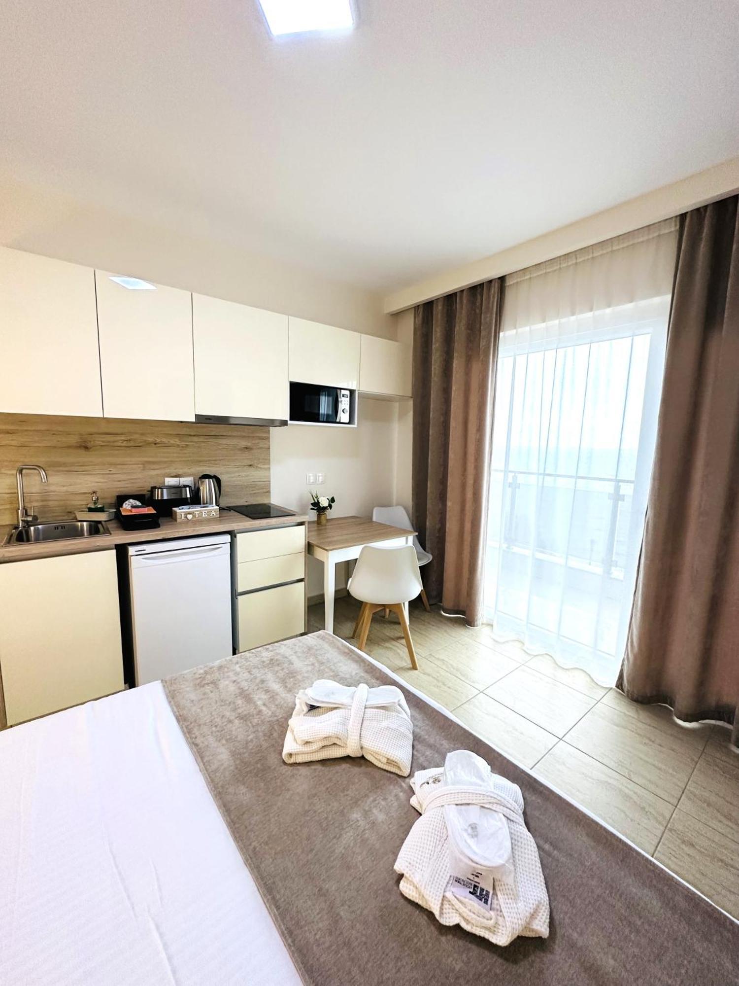 Navarino Luxe Suites Peraía 외부 사진