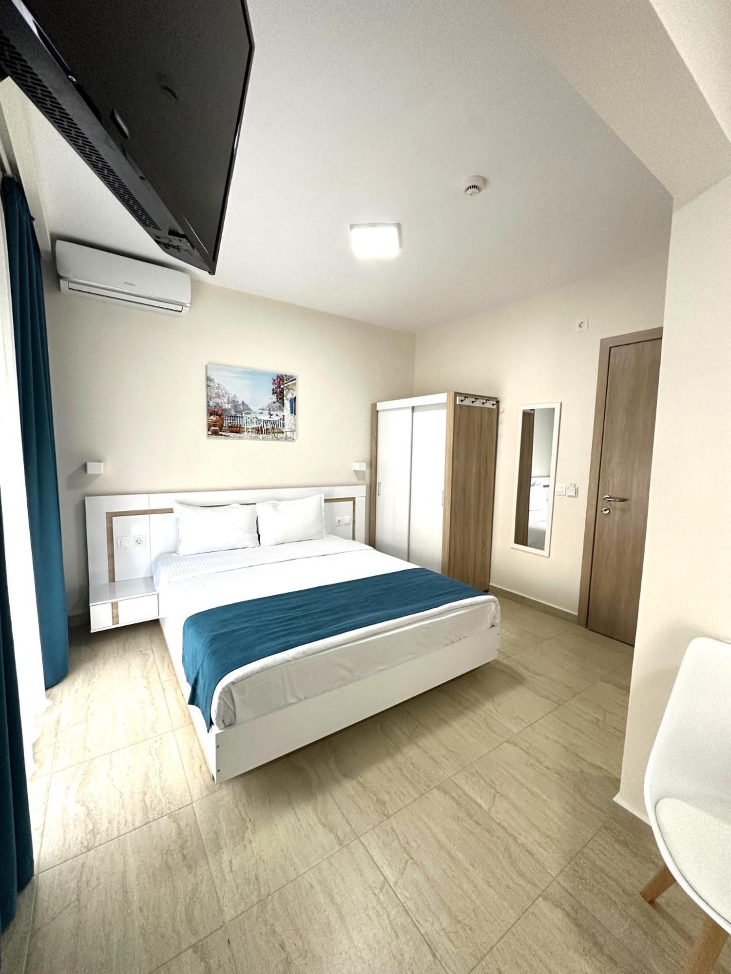 Navarino Luxe Suites Peraía 외부 사진